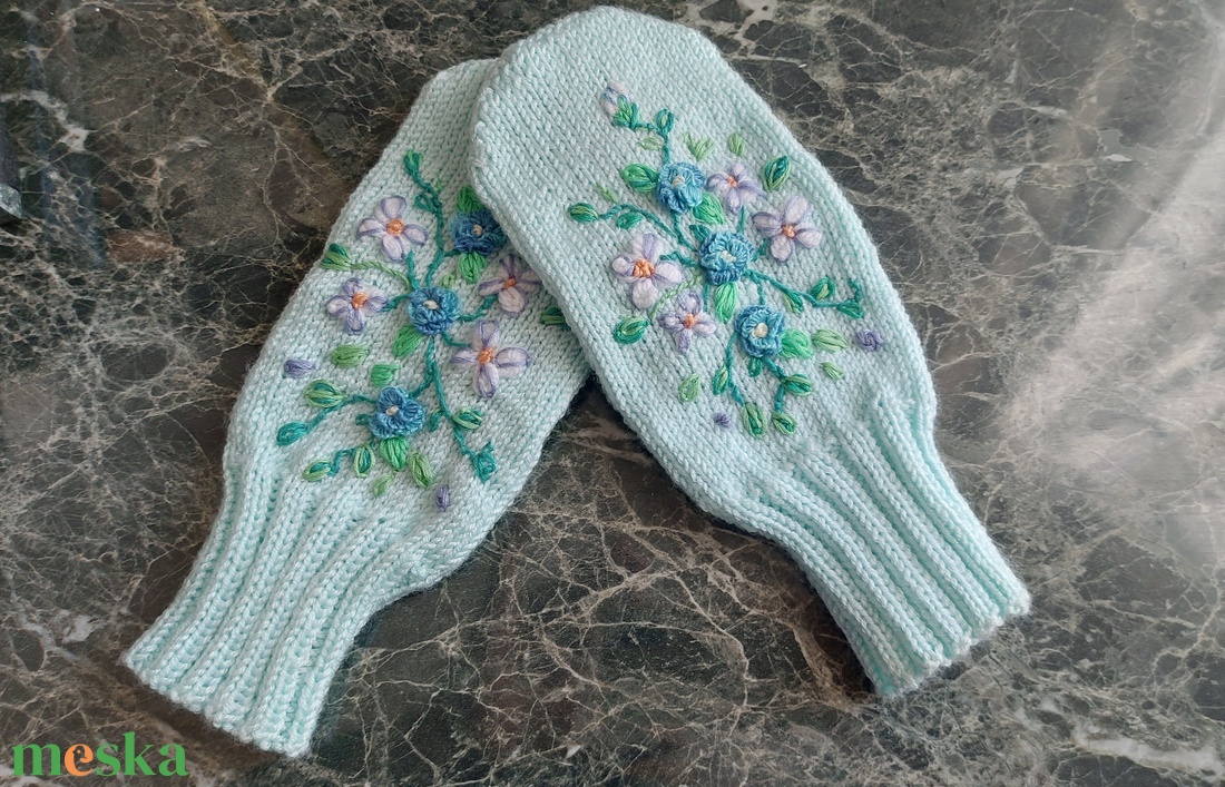 Kötött kesztyű hímzéssel. Menta színű. - ruha & divat - sál, sapka, kendő - kesztyű - Meska.hu Kötött kesztyű hímzéssel. Menta színű. - ruha & divat - sál, sapka, kendő - kesztyű - Meska.hu