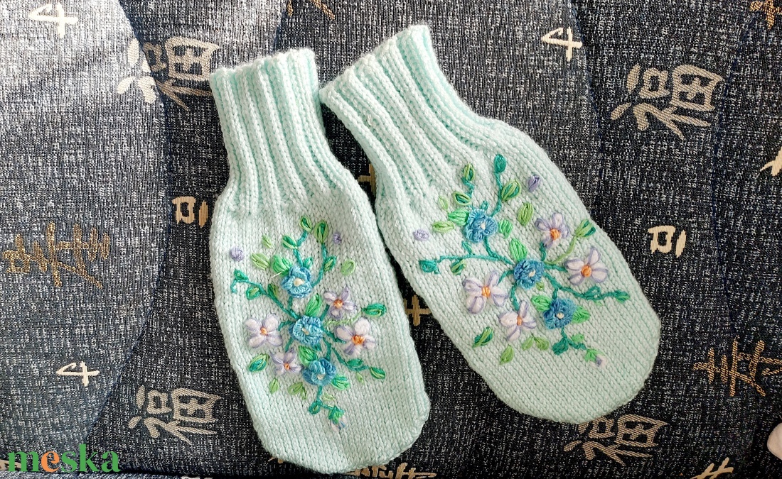 Kötött kesztyű hímzéssel. Menta színű. - ruha & divat - sál, sapka, kendő - kesztyű - Meska.hu Kötött kesztyű hímzéssel. Menta színű. - ruha & divat - sál, sapka, kendő - kesztyű - Meska.hu