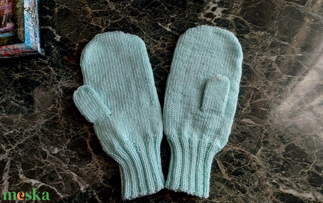Kötött kesztyű hímzéssel. Menta színű. - ruha & divat - sál, sapka, kendő - kesztyű - Meska.hu Kötött kesztyű hímzéssel. Menta színű. - ruha & divat - sál, sapka, kendő - kesztyű - Meska.hu