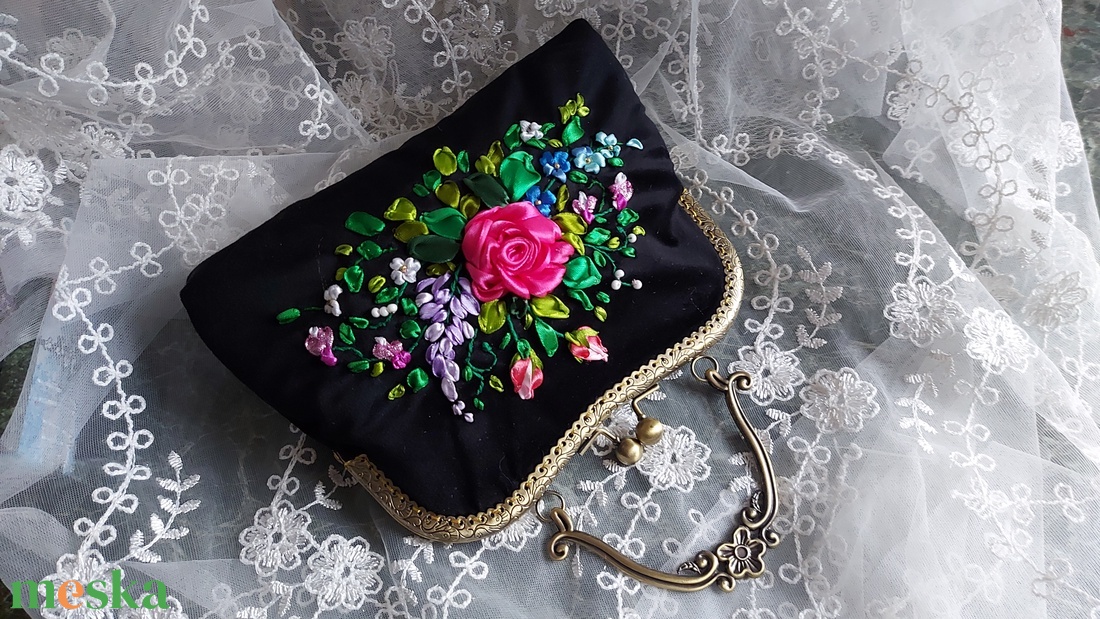 Fekete kis táska. Hímzett táska. Designer táska. - esküvő - kiegészítők - táska - Meska.hu Fekete kis táska. Hímzett táska. Designer táska. - esküvő - kiegészítők - táska - Meska.hu