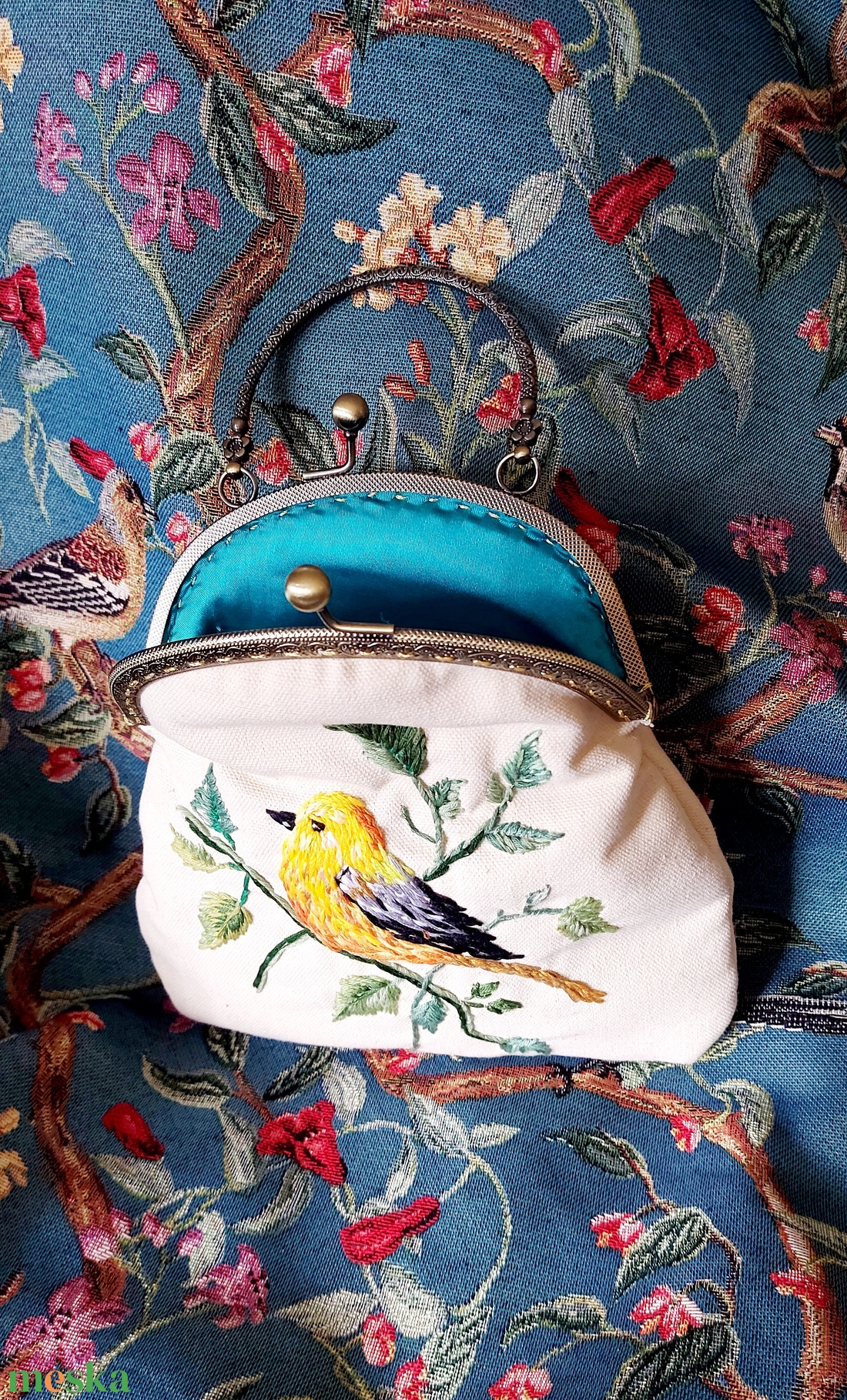 Kézzel hímzett pamut táska fém kerettel � Madár motívum, egyedi kézműves darab - táska & tok - kézitáska & válltáska - kézitáska - Meska.hu
