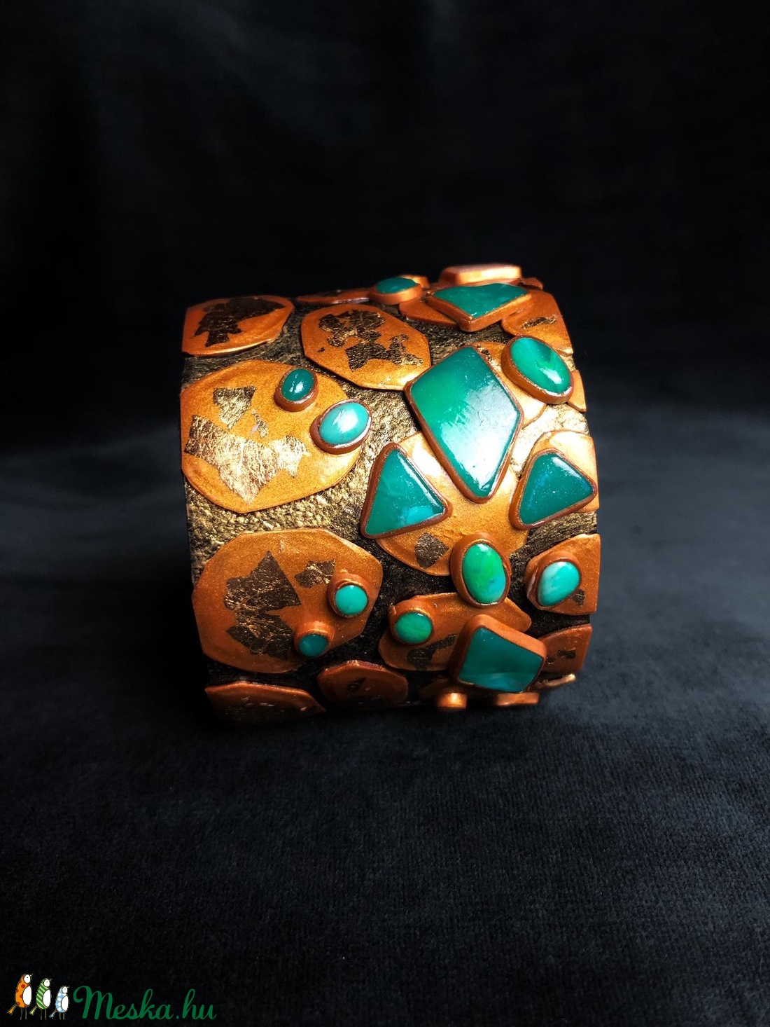 Arany színű,Antik hatású karkötő kövekkel - ékszer - karkötő - széles karkötő - Meska.hu