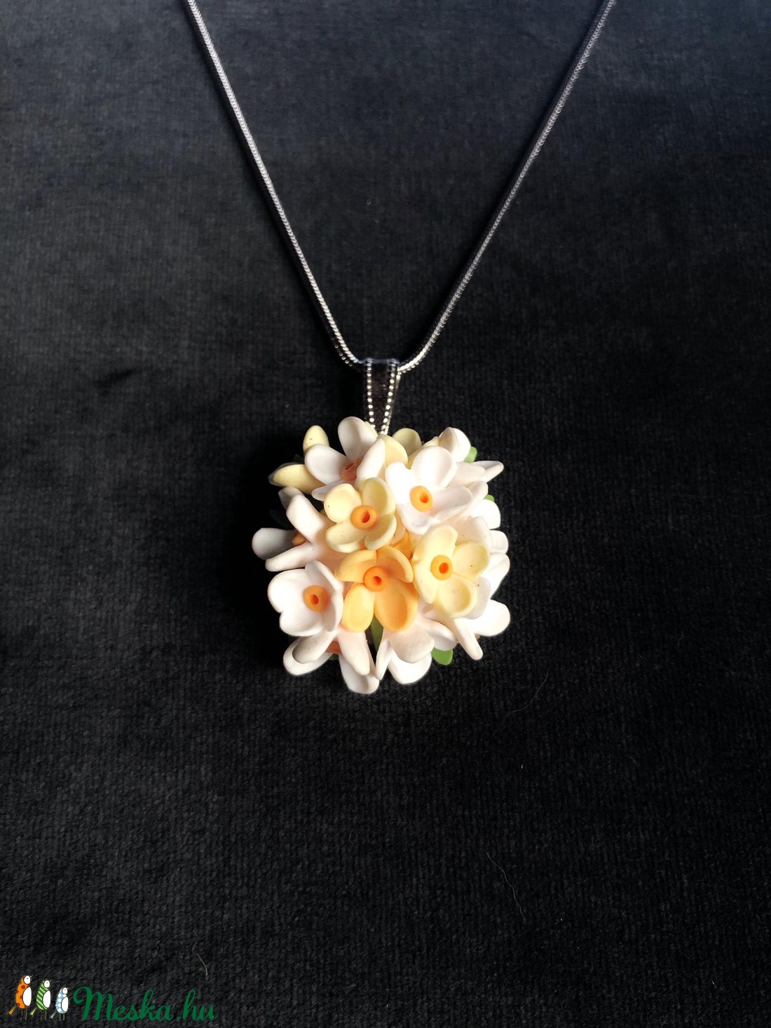 Fehér orgona medál - ékszer - nyaklánc - medálos nyaklánc - Meska.hu