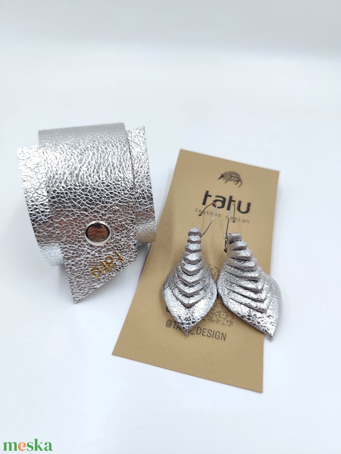 Tatu bőr fülbevaló tatu Kollekció szettben - ékszer - fülbevaló - lógó fülbevaló - Meska.hu Tatu bőr fülbevaló tatu Kollekció szettben - ékszer - fülbevaló - lógó fülbevaló - Meska.hu