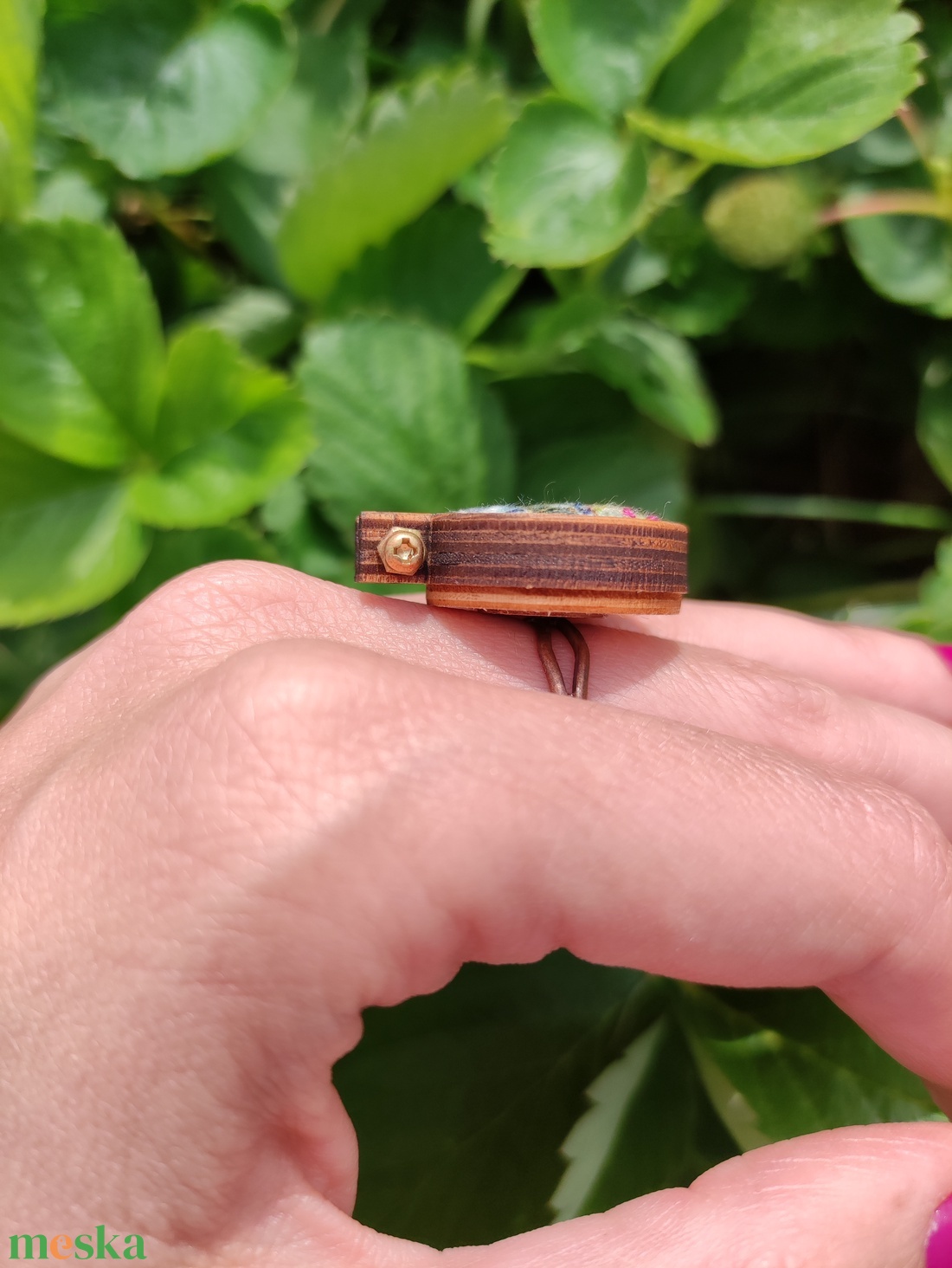 lovacska a pataknál gyűrű   mini hímzett tájkép hímzőrámában - ékszer - gyűrű - kerek gyűrű - Meska.hu lovacska a pataknál gyűrű   mini hímzett tájkép hímzőrámában - ékszer - gyűrű - kerek gyűrű - Meska.hu