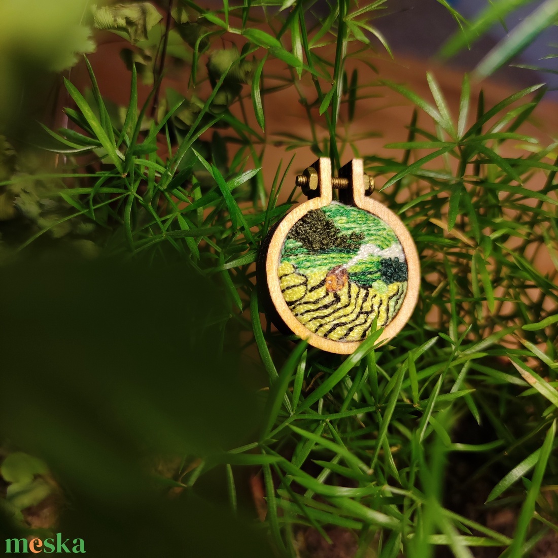 vietnámi rizsföldek gyűrű   mini hímzett tájkép hímzőrámában - ékszer - gyűrű - kerek gyűrű - Meska.hu vietnámi rizsföldek gyűrű   mini hímzett tájkép hímzőrámában - ékszer - gyűrű - kerek gyűrű - Meska.hu