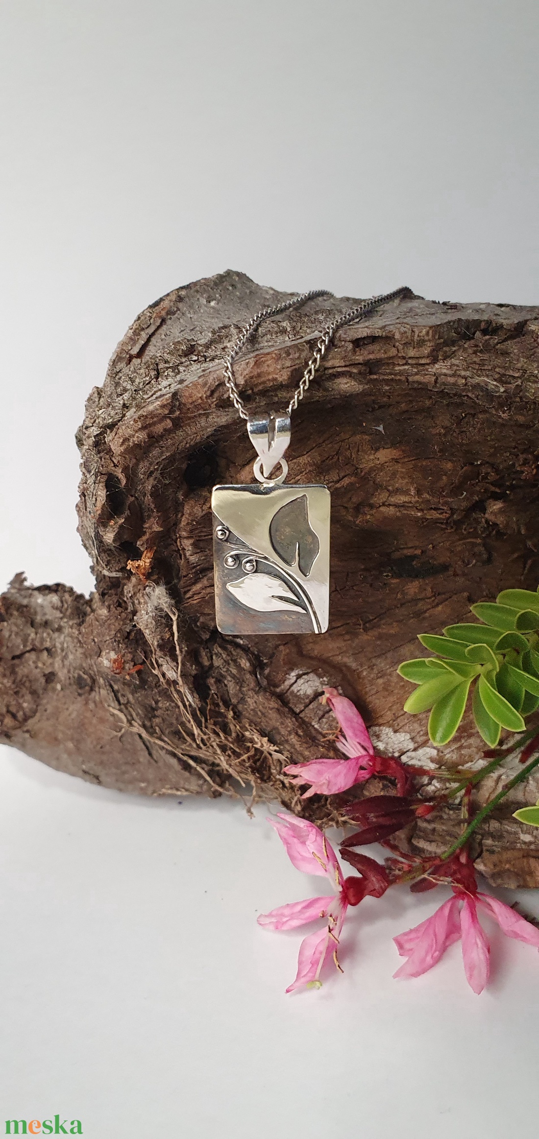 Füveskönyv - Virágos, leveles 925-ös finomságú ezüst medál  - ékszer - nyaklánc - medál - Meska.hu