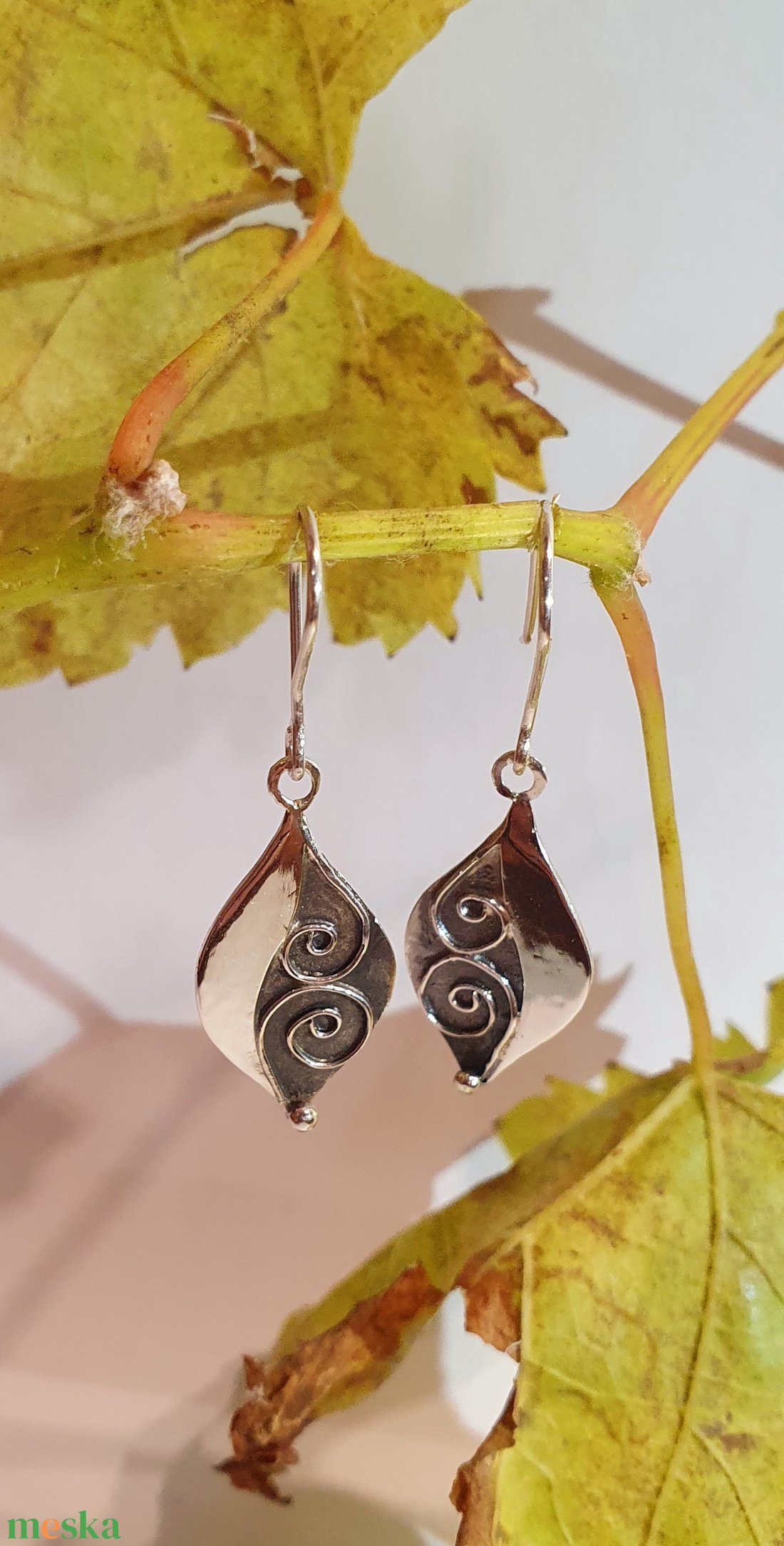 Harmatcsepp - antikolt ezüst fülbevaló 925 finomságú -sterling- ezüstből - ékszer - fülbevaló - lógó fülbevaló - Meska.hu