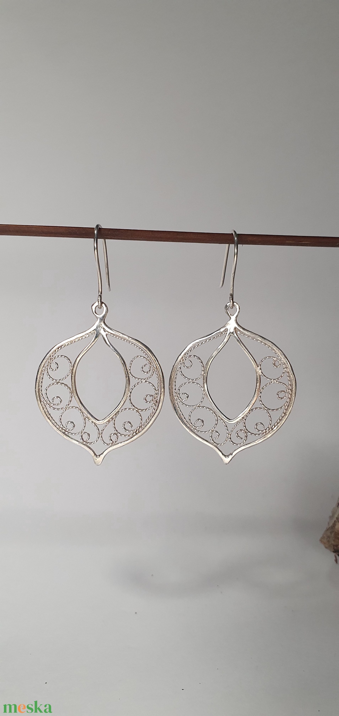 Csipke filigrán fülbevaló 925 finomságú -sterling- ezüstből - ékszer - fülbevaló - lógó fülbevaló - Meska.hu