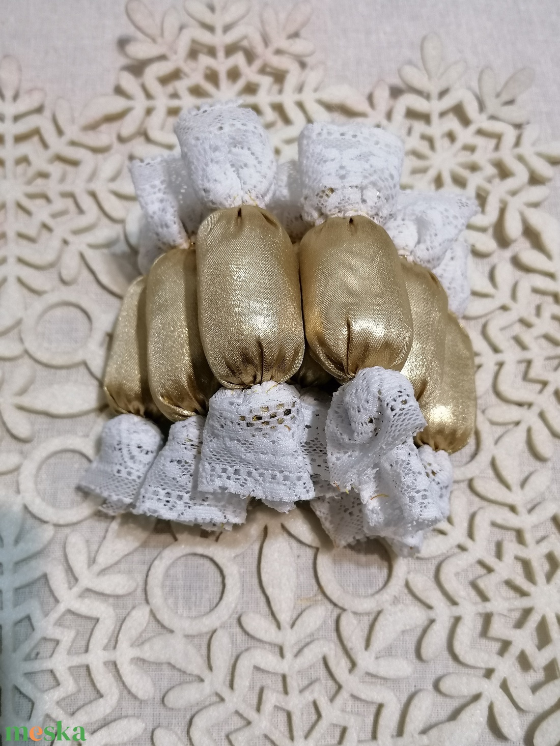 Szaloncukor textil-arany - karácsony - karácsonyi lakásdekoráció - karácsonyfadíszek - Meska.hu