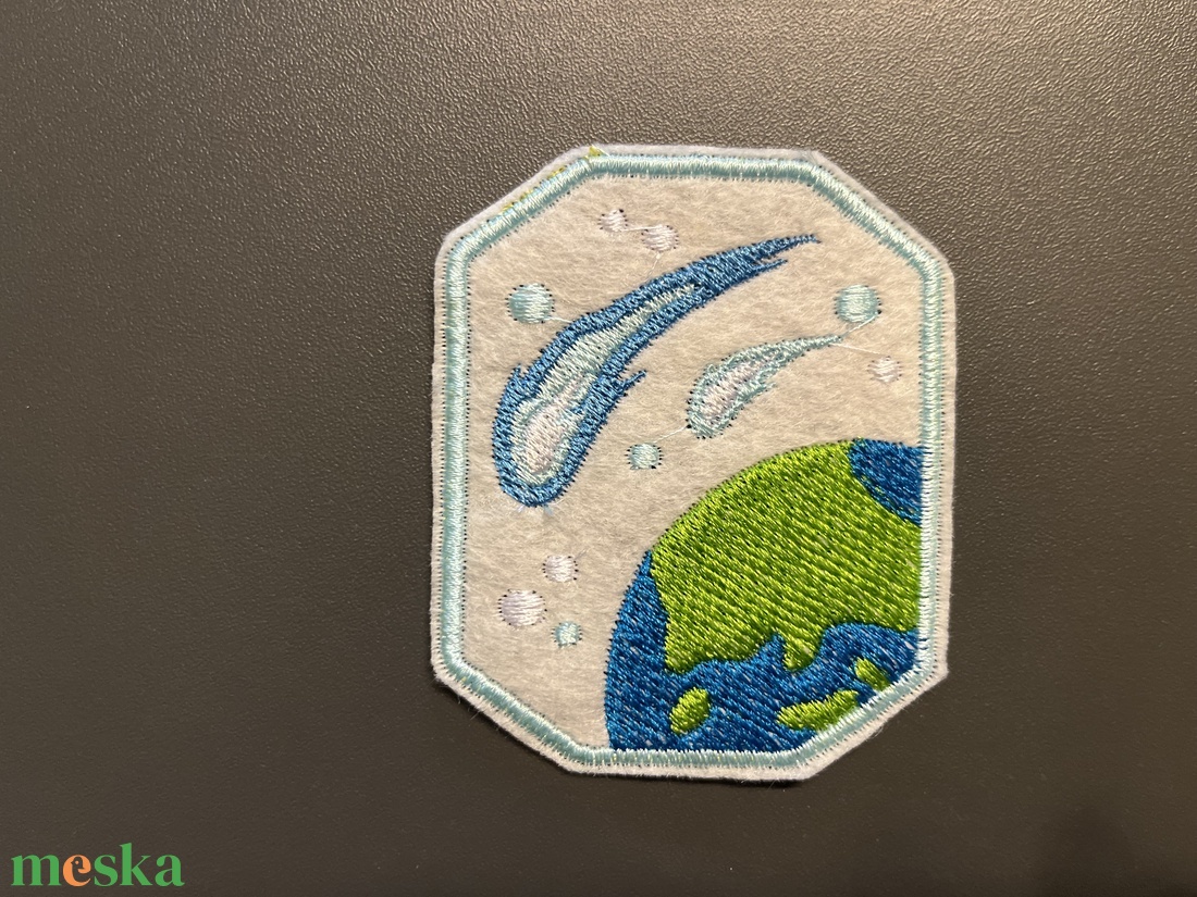 Űr témájú gépi hímzett felvarró- üstökös  - kellékek & szerszámok - méteráru - felvarrható, vasalható kellék - Meska.hu