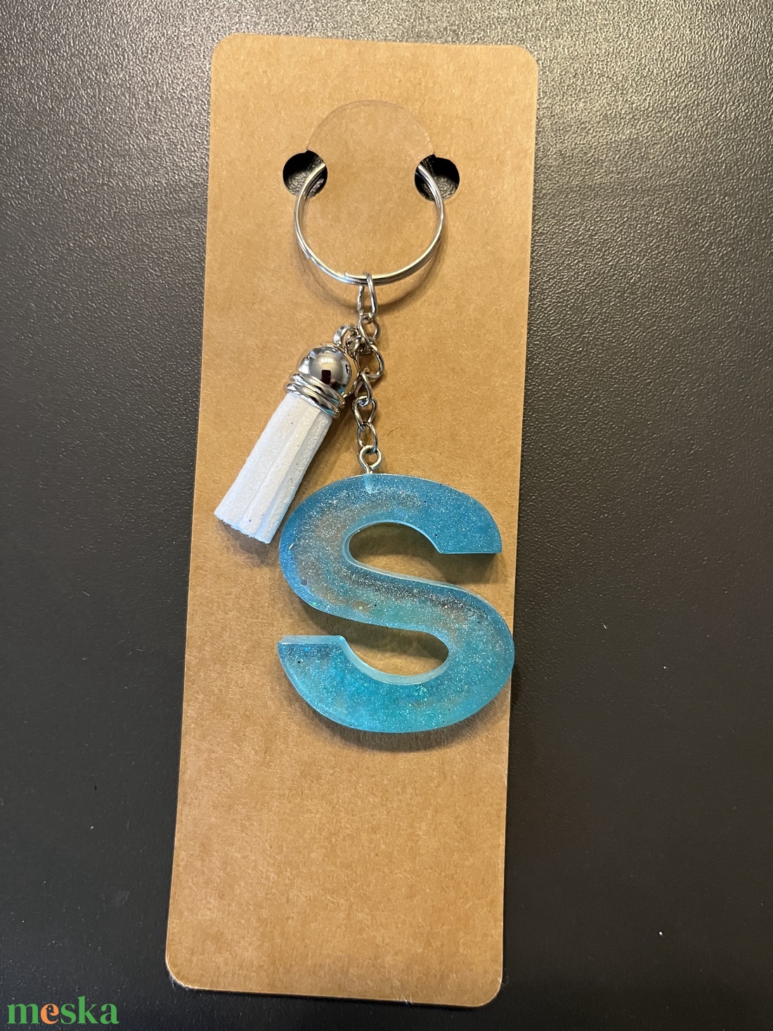 Egyedi gyanta betű - táska & tok - kulcstartó & táskadísz - kulcstartó - Meska.hu