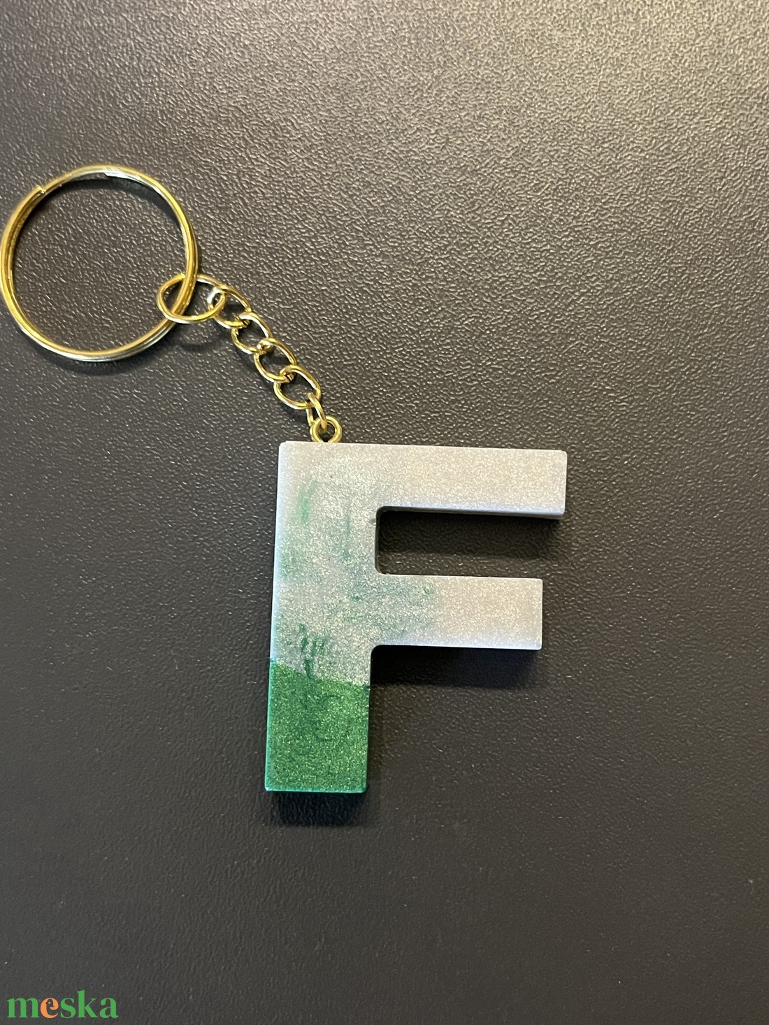 Egyedi gyanta betű-F - táska & tok - kulcstartó & táskadísz - kulcstartó - Meska.hu