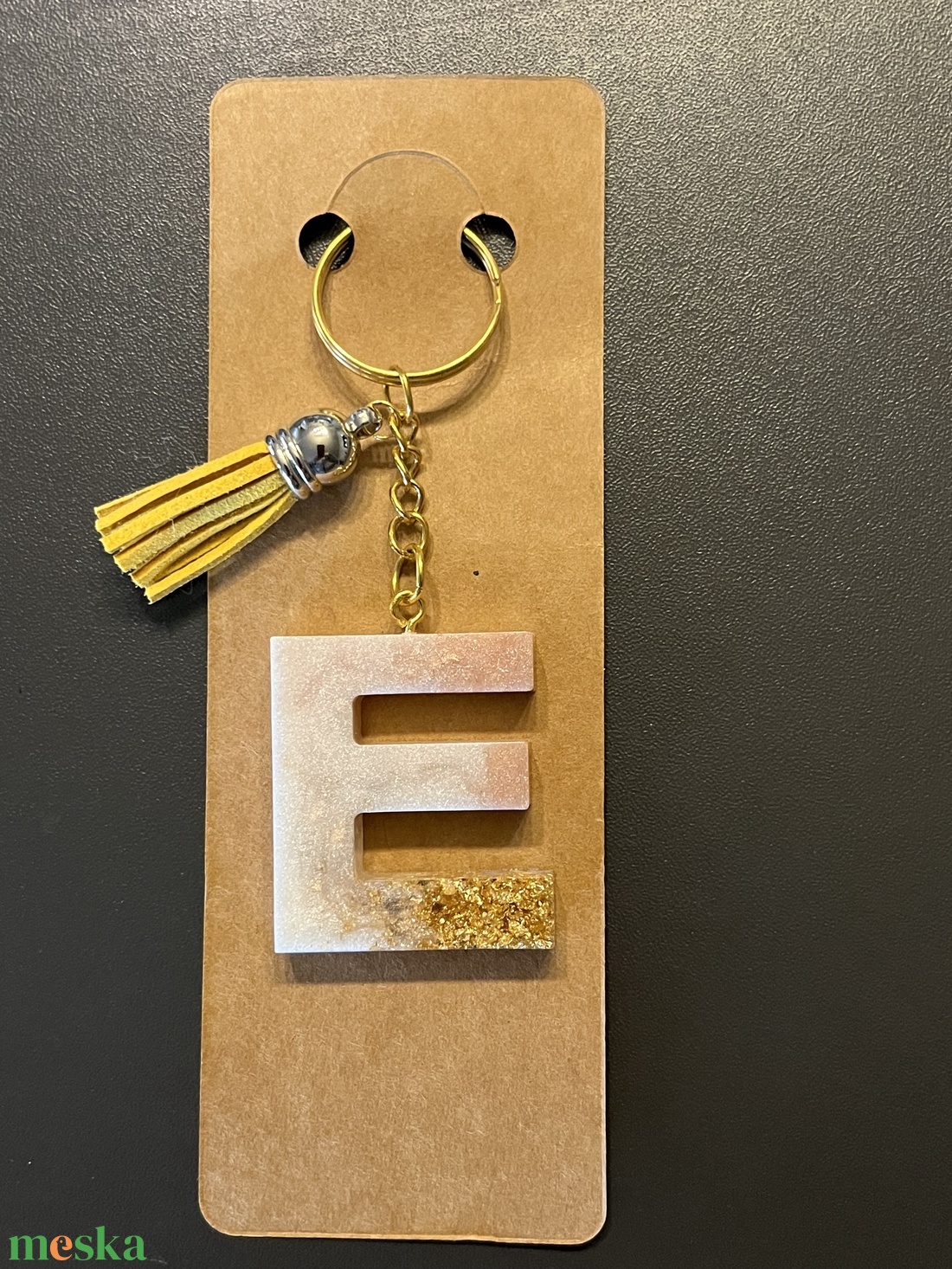 Egyedi gyanta betű-E - táska & tok - kulcstartó & táskadísz - kulcstartó - Meska.hu