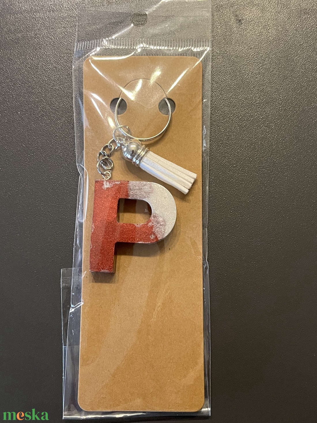 Egyedi gyanta betű-P - táska & tok - kulcstartó & táskadísz - kulcstartó - Meska.hu