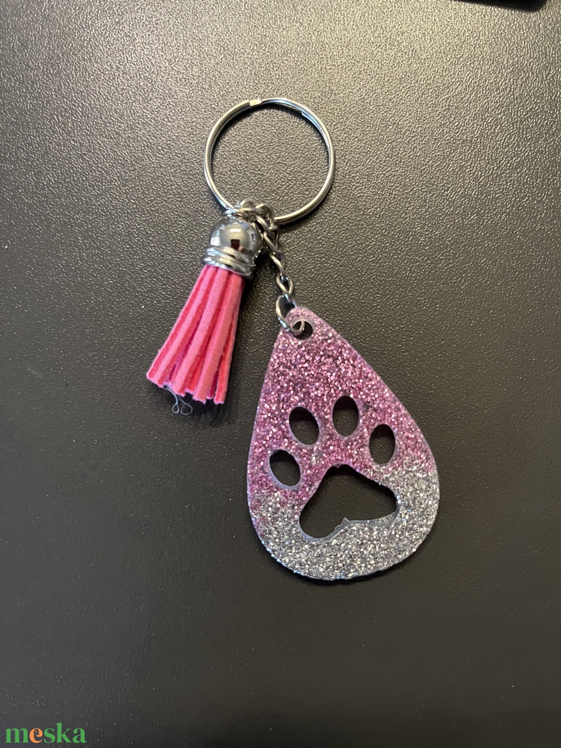 Egyedi gyanta betű-tappancs - táska & tok - kulcstartó & táskadísz - kulcstartó - Meska.hu