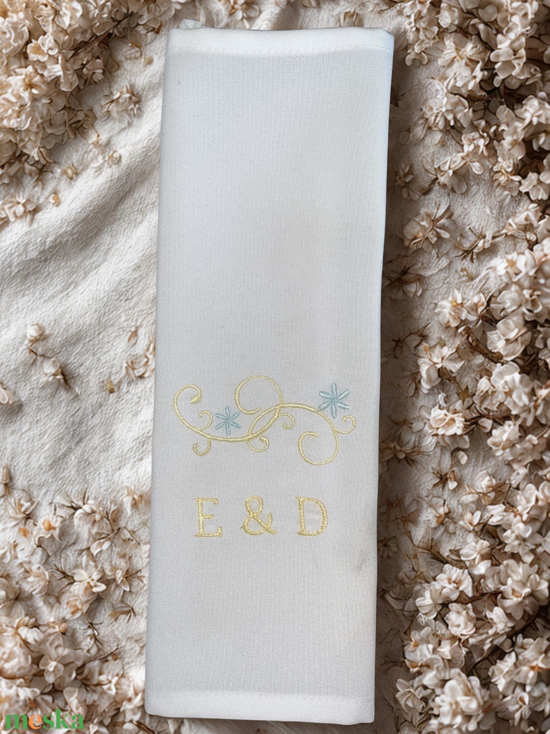 Egyedi hímzett esküvői szalvéta  monogrammal � kék virágos, indás - esküvő - emlék & ajándék - köszönőajándék - Meska.hu