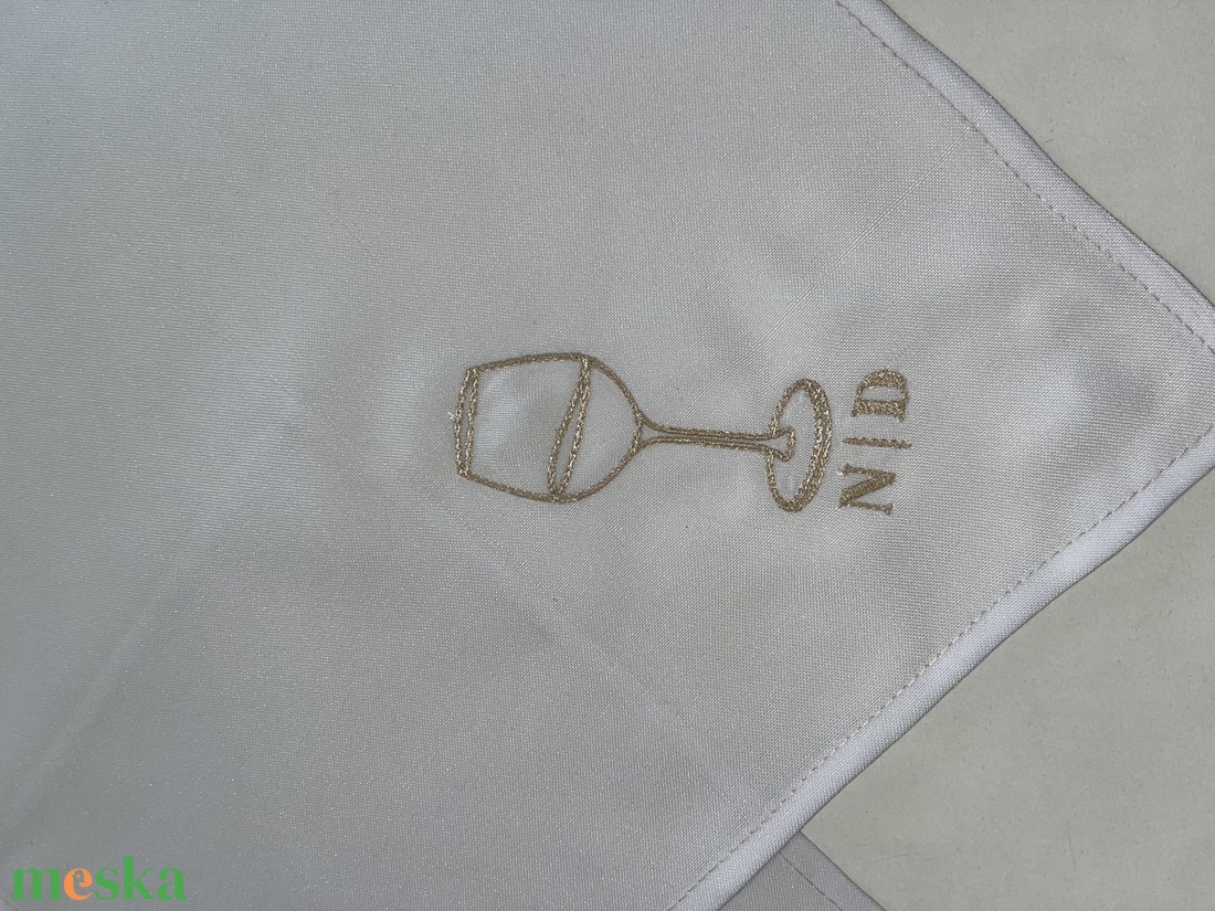 Egyedi hímzett szalvéta monogrammal � indás minta - esküvő - emlék & ajándék - köszönőajándék - Meska.hu