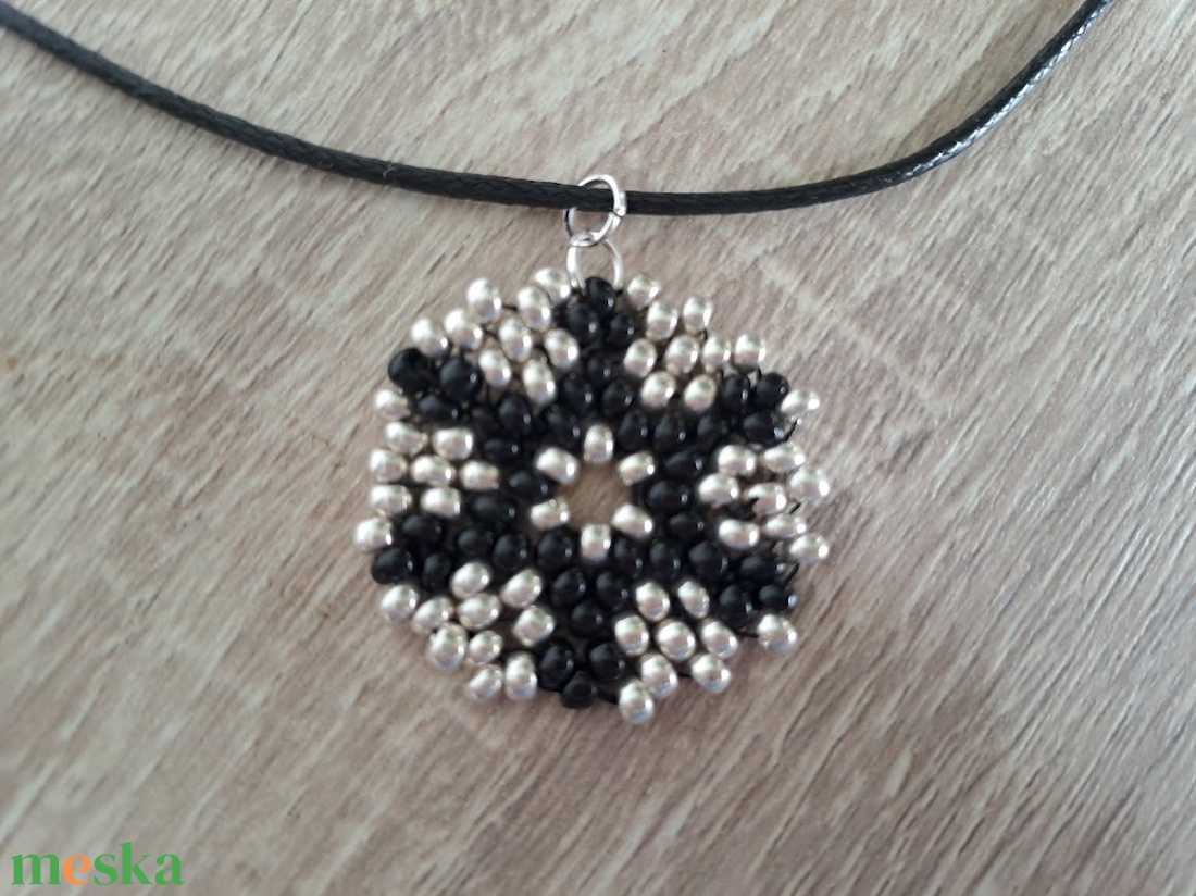 Fekete-ezüst ékszer szett (nyaklánc + fülbevaló) - ékszer - ékszerszett - Meska.hu