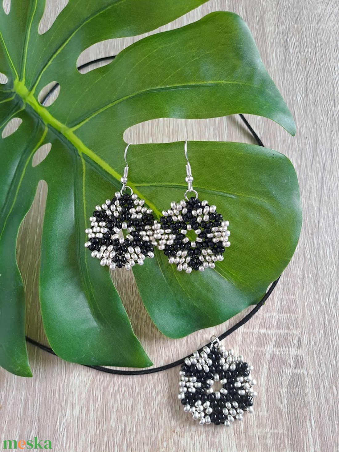 Fekete-ezüst ékszer szett (nyaklánc + fülbevaló) - ékszer - ékszerszett - Meska.hu