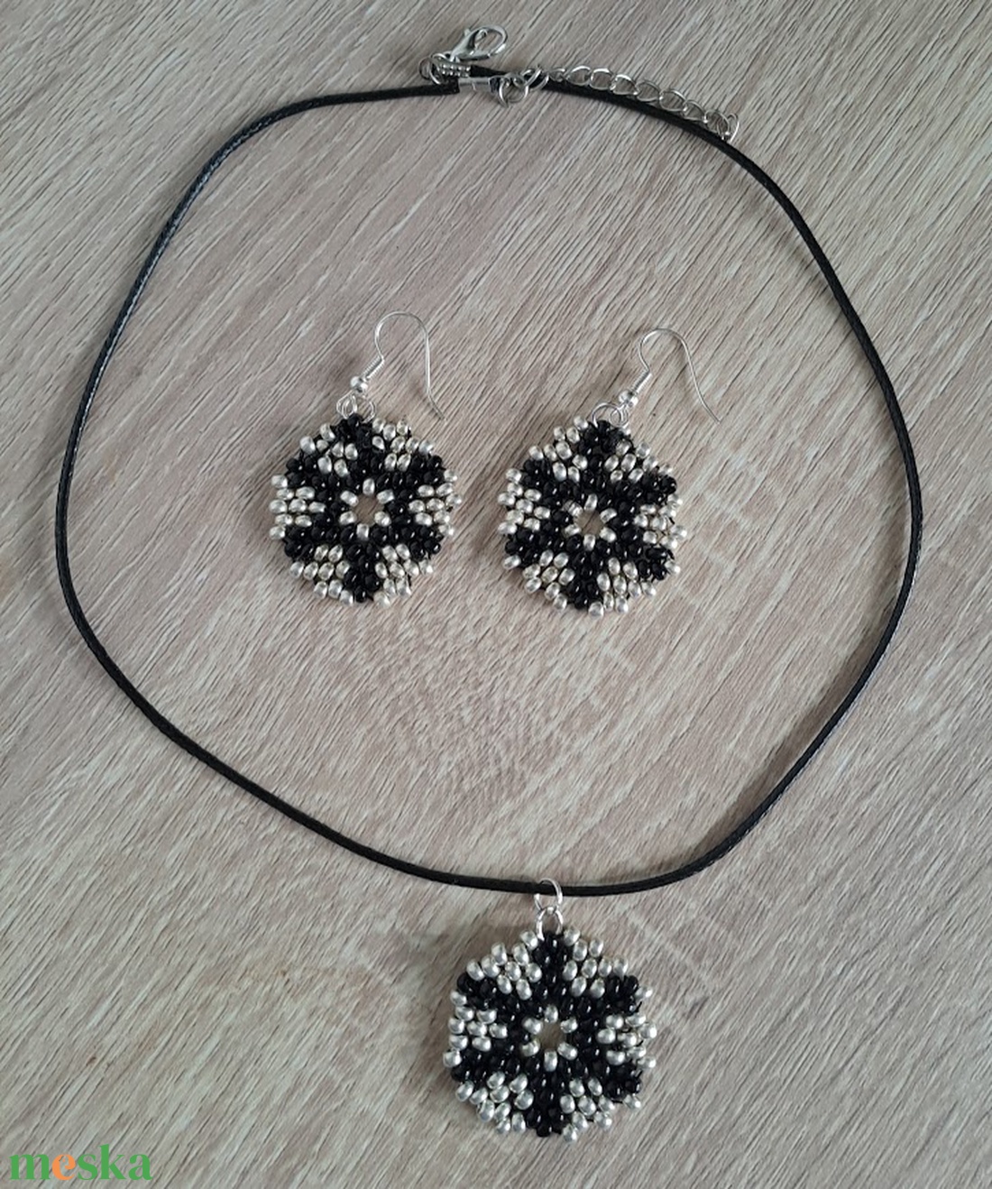 Fekete-ezüst ékszer szett (nyaklánc + fülbevaló) - ékszer - ékszerszett - Meska.hu