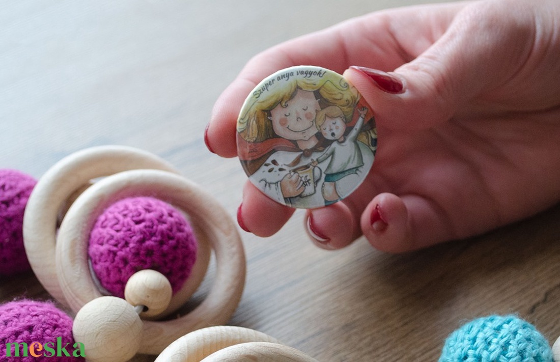 Szuper anya vagyok! - ékszer - kitűző és bross - kitűző - Meska.hu Szuper anya vagyok! - ékszer - kitűző és bross - kitűző - Meska.hu
