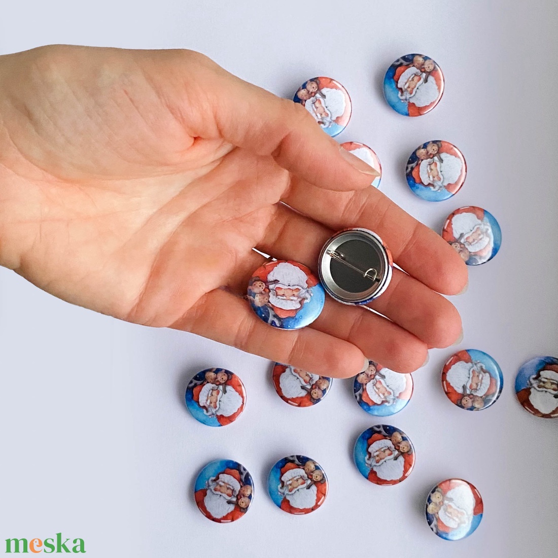 Mikulásos kitűző - karácsony - mikulás - mikulás ajándékok - Meska.hu