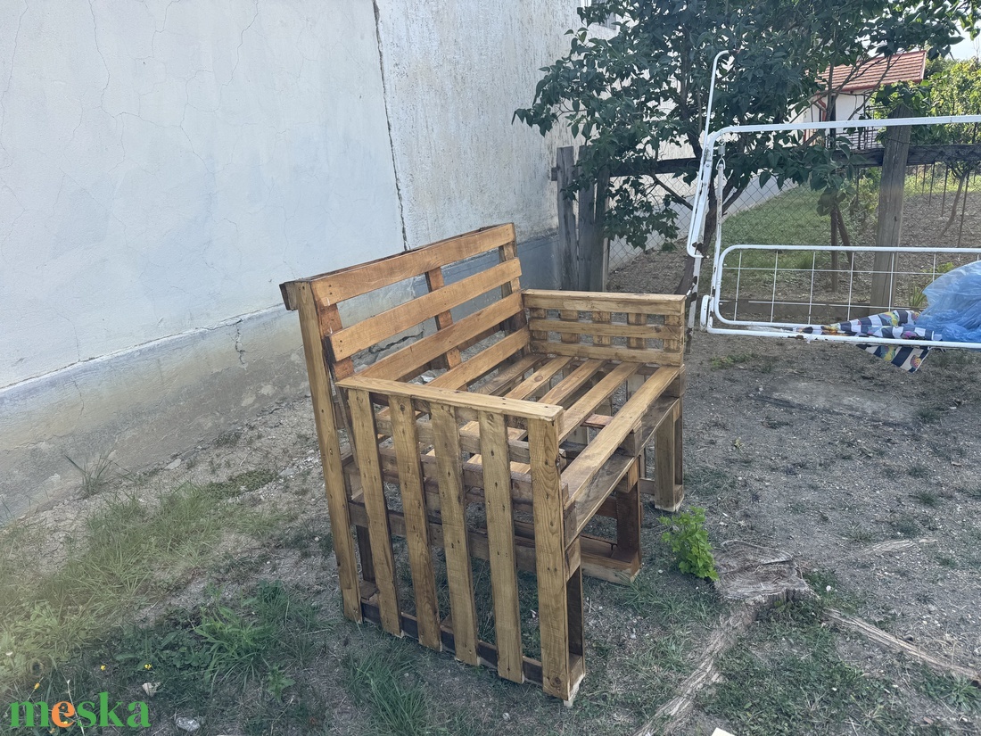 Kézzel készült pácolt raklappad természetes kerti ülőke 2 főre - otthon & életmód - ház & kert - kerti bútor - Meska.hu Kézzel készült pácolt raklappad természetes kerti ülőke 2 főre - otthon & életmód - ház & kert - kerti bútor - Meska.hu