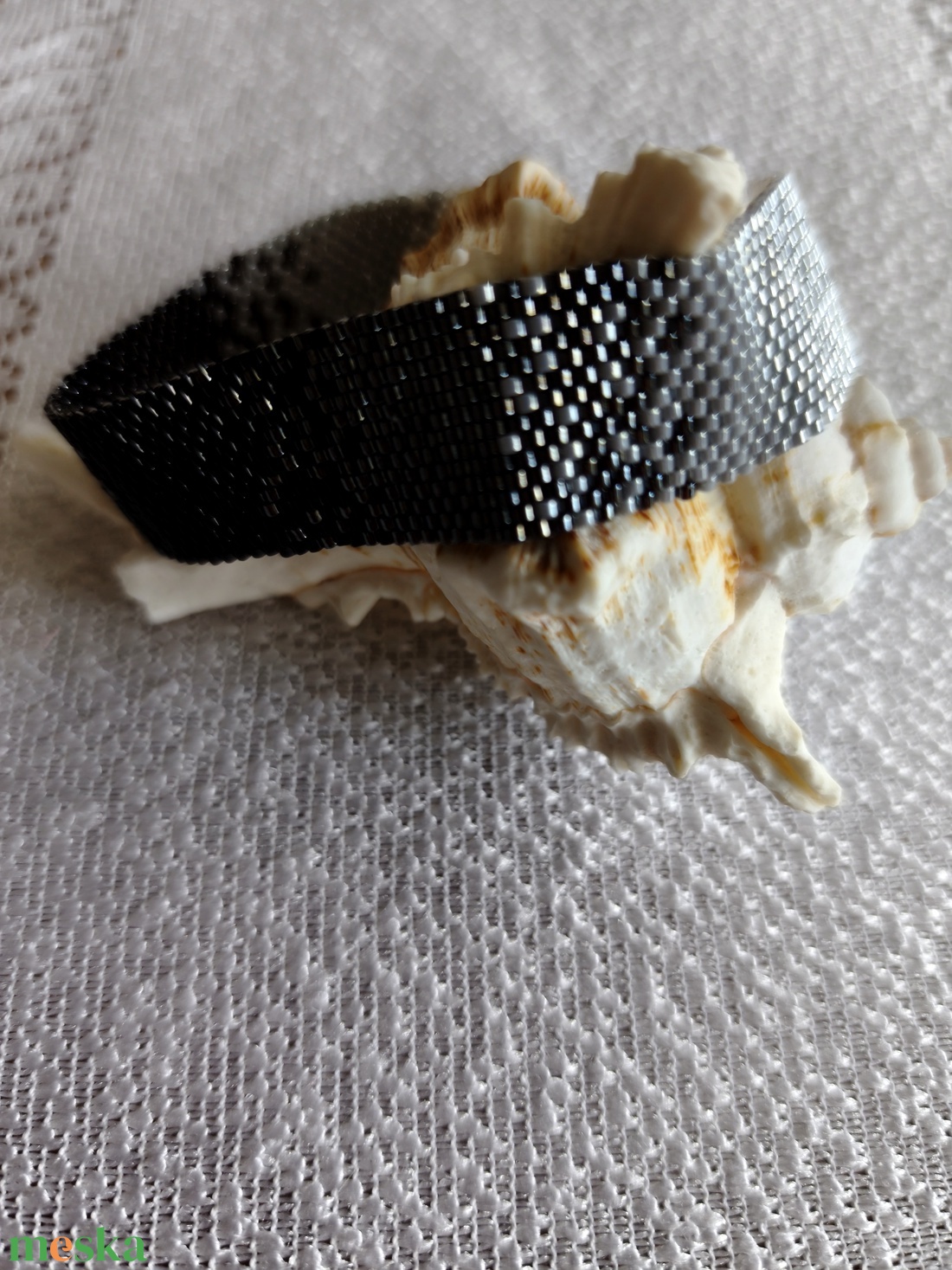 Ombre fekete fehérben  - ékszer - karkötő - gyöngyös karkötő - Meska.hu