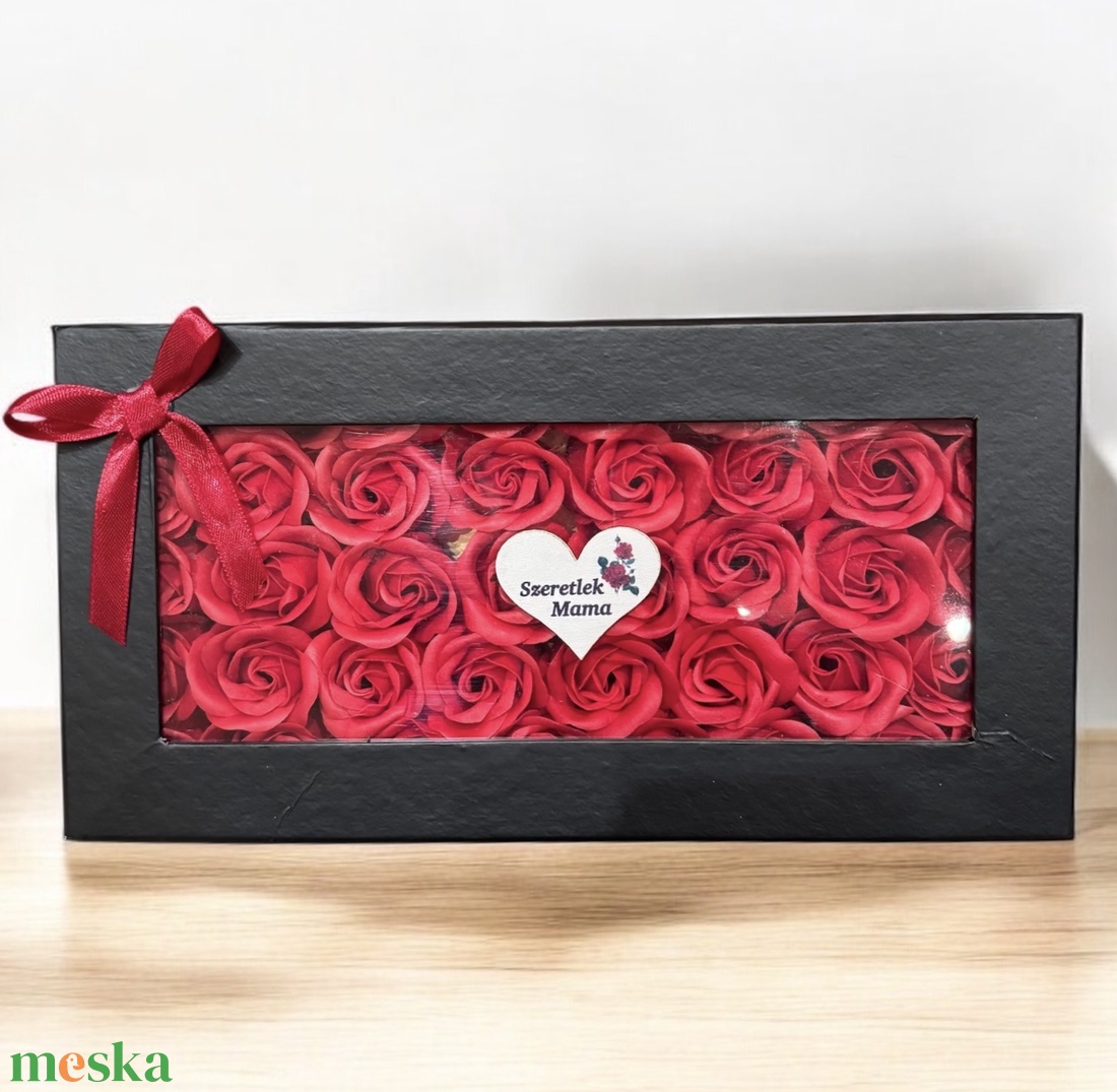 Anyák napi szappanrózsa box - Szeretlek Mama - otthon & életmód - dekoráció - virágdísz és tartó - virágbox, virágdoboz - Meska.hu Anyák napi szappanrózsa box - Szeretlek Mama - otthon & életmód - dekoráció - virágdísz és tartó - virágbox, virágdoboz - Meska.hu