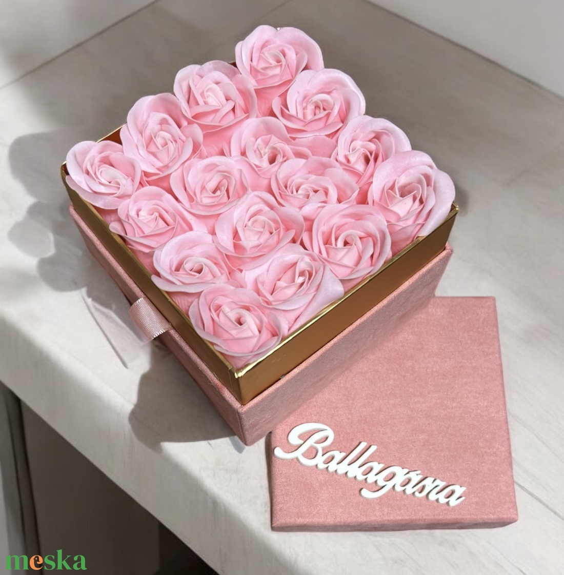 Ballagási box - szappanrózsával - otthon & életmód - dekoráció - virágdísz és tartó - csokor & virágdísz - Meska.hu Ballagási box - szappanrózsával - otthon & életmód - dekoráció - virágdísz és tartó - csokor & virágdísz - Meska.hu