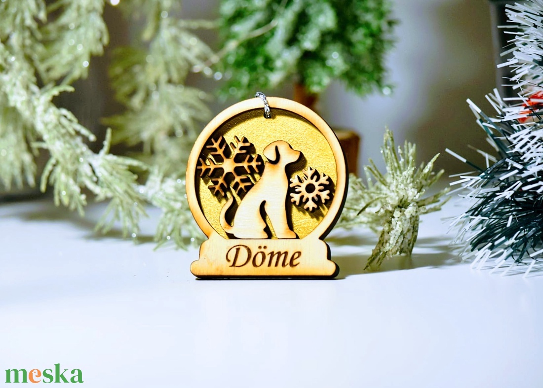 Kutyás fa hógömb karácsonyfa dísz név gravírozással - karácsony - karácsonyi lakásdekoráció - karácsonyfadíszek - Meska.hu