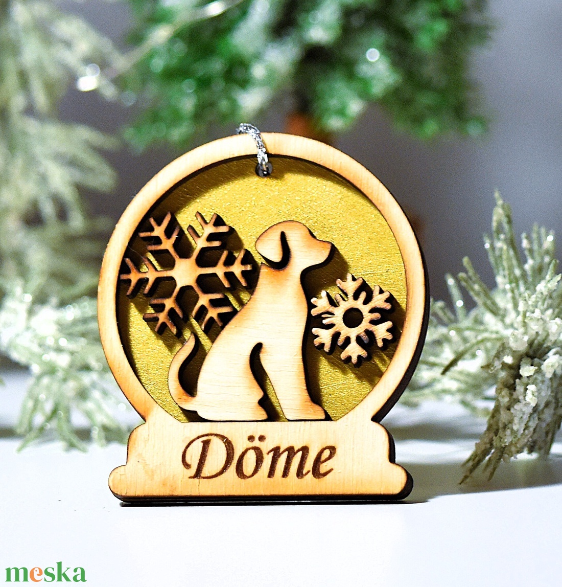 Kutyás fa hógömb karácsonyfa dísz név gravírozással - karácsony - karácsonyi lakásdekoráció - karácsonyfadíszek - Meska.hu