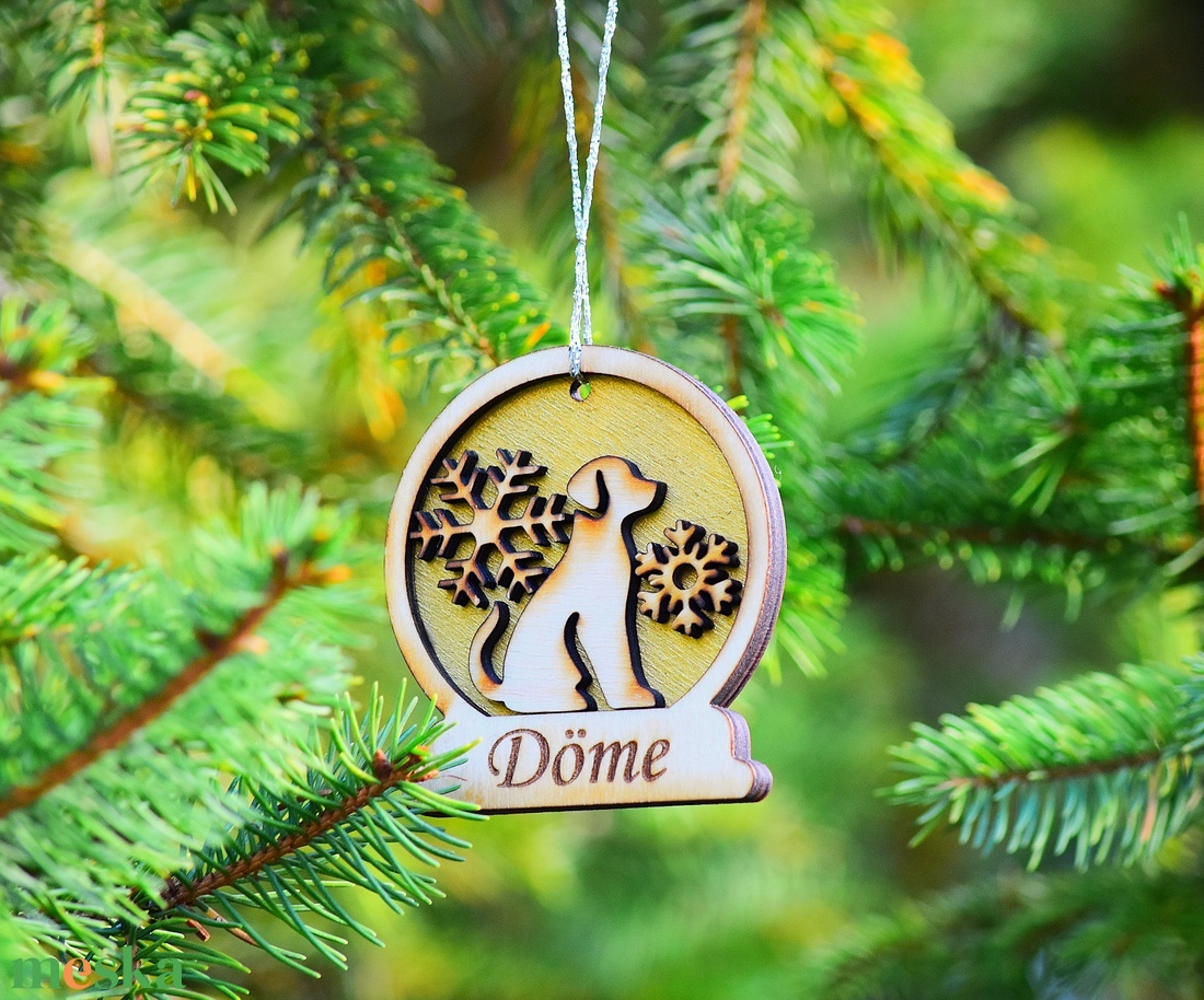 Kutyás fa hógömb karácsonyfa dísz név gravírozással - karácsony - karácsonyi lakásdekoráció - karácsonyfadíszek - Meska.hu
