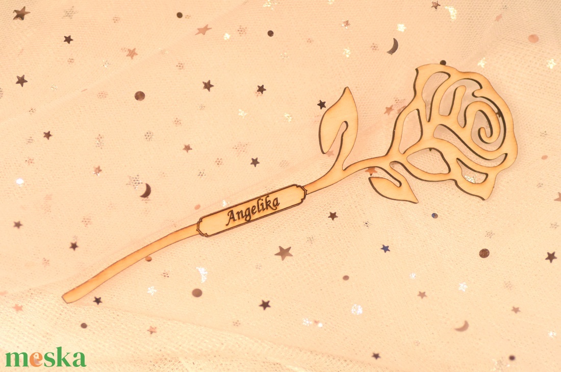 Nőnapi rózsa fából név gravírozással - otthon & életmód - virágdekoráció - virágdíszek - lézervágott virágdíszek - Meska.hu