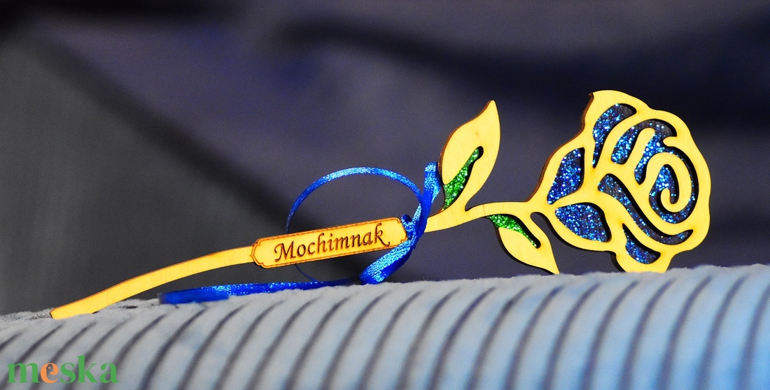 Nőnapi kék rózsa fából név gravírozással - otthon & életmód - virágdekoráció - virágdíszek - lézervágott virágdíszek - Meska.hu