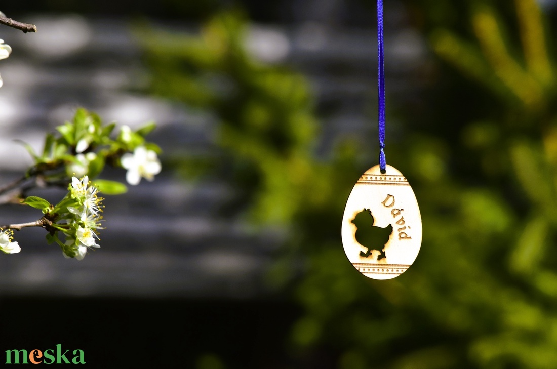 Csibés fa tojás dísz, tojásfára, név gravírozással - ünnepi díszek, dekorációk - húsvéti díszek és dekorációk - húsvéti tojásfadíszek - Meska.hu