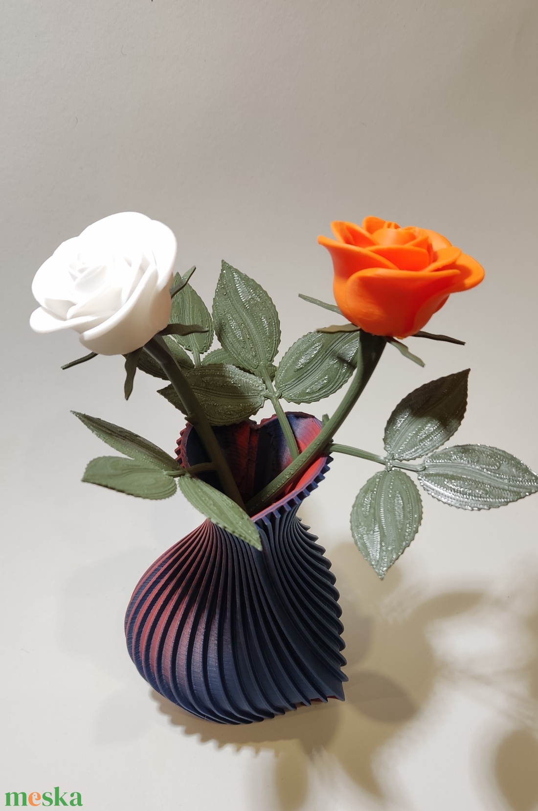 Váza rózsával - otthon & életmód - virágdekoráció - virágtartó - váza - Meska.hu