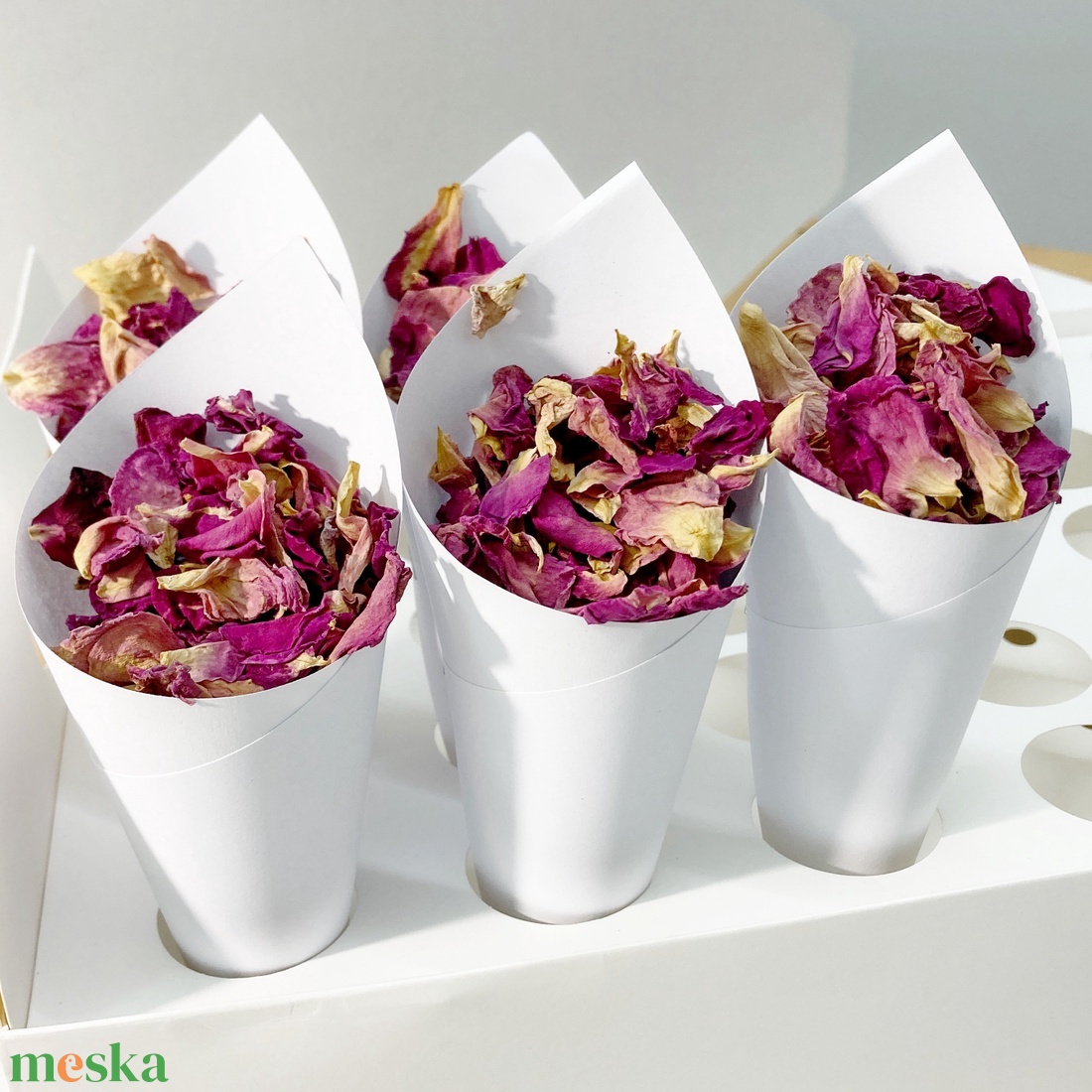 Szárított pink rózsaszirmok (10 db) - esküvő - dekoráció - helyszíni dekor - Meska.hu