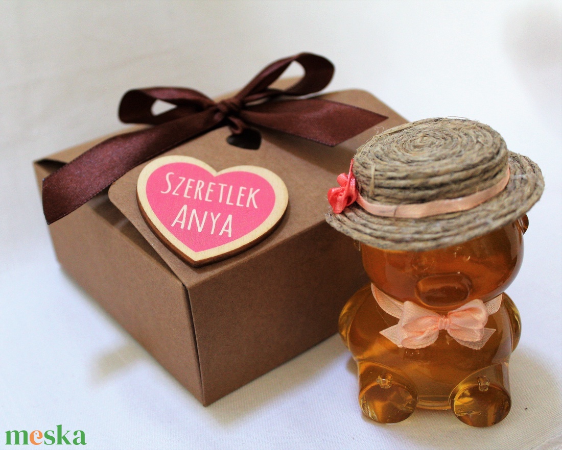 Anyák napi lány mézes maci díszdobozban világos rózsaszín masnival - élelmiszer - ajándék gasztro kosár - Meska.hu