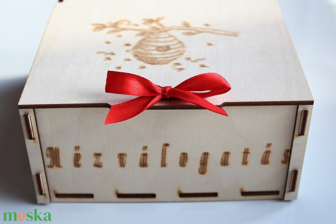 Mézválogatás díszdobozban - élelmiszer - méz & propolisz - Meska.hu Mézválogatás díszdobozban - élelmiszer - méz & propolisz - Meska.hu