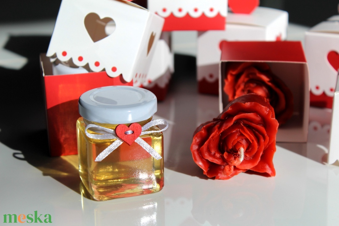 Valentin napi ajándék díszdobozkában - otthon & életmód - gyertya, illat, aroma - gyertya - Meska.hu