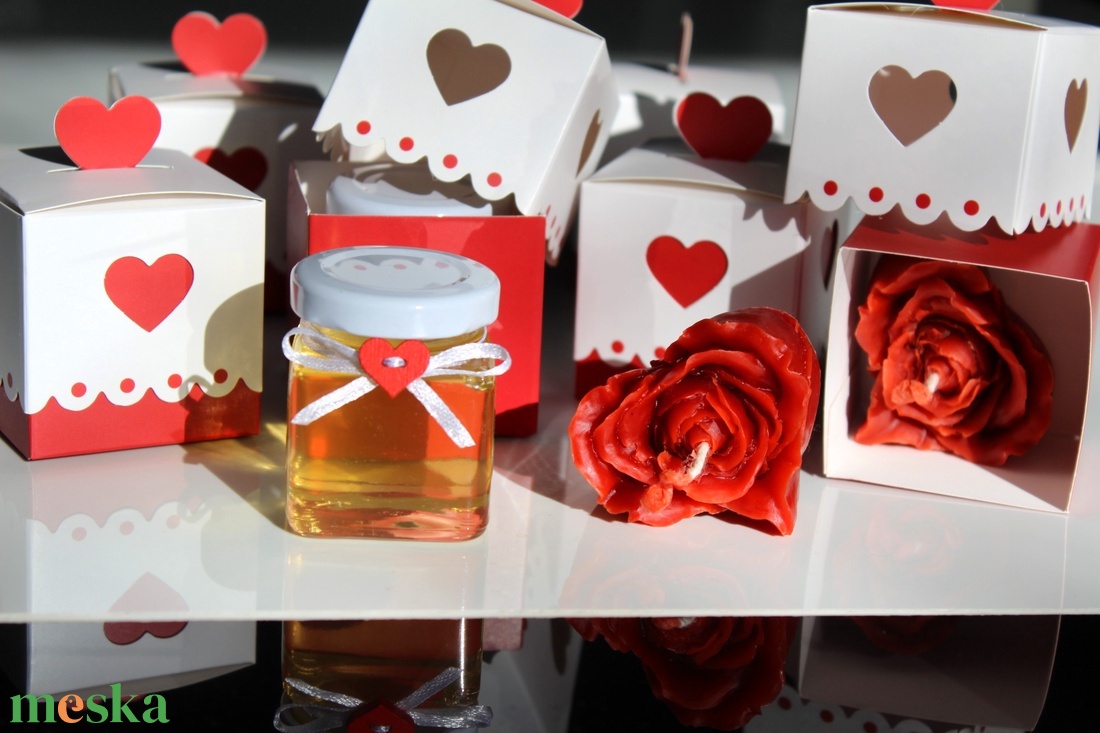 Valentin napi ajándék díszdobozkában - otthon & életmód - gyertya, illat, aroma - gyertya - Meska.hu