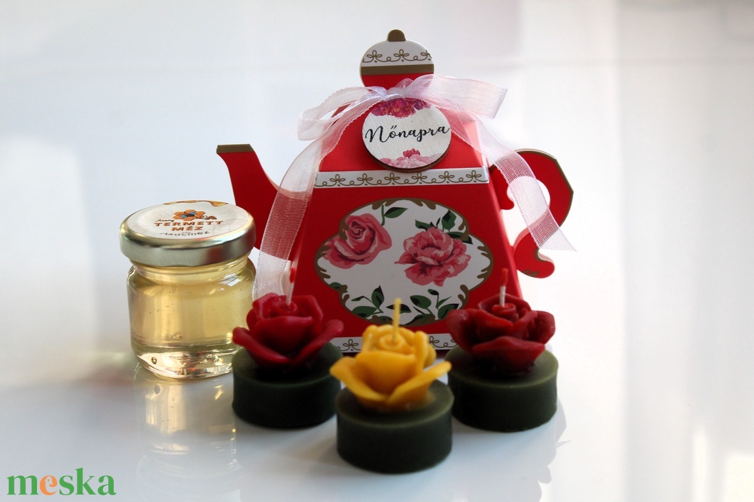 Nőnapi piros mézes teáskanna ajándék díszdoboz - otthon & életmód - gyertya, illat, aroma - gyertya - Meska.hu