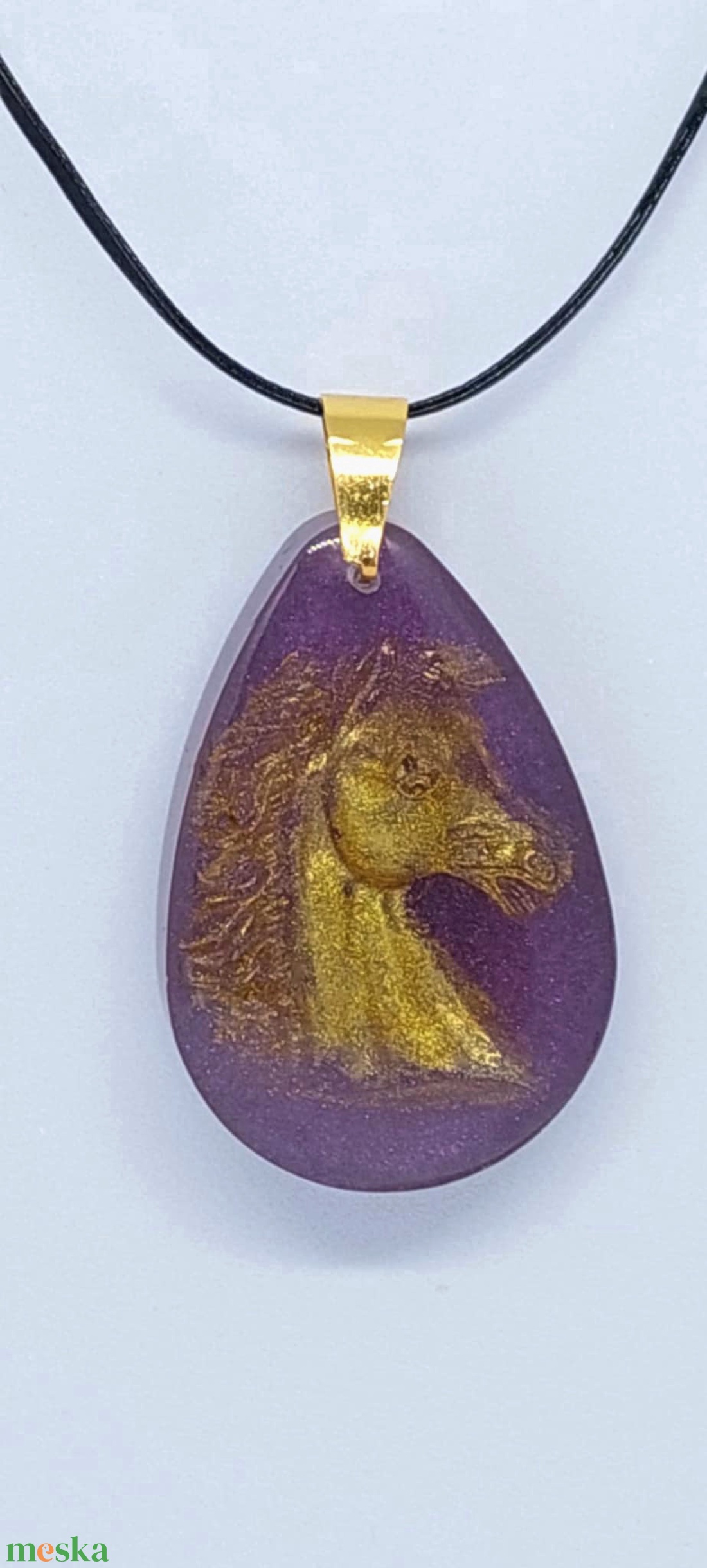 Kézműves nyaklánc, lila medál arany lófej motívummal  - ékszer - nyaklánc - medál - Meska.hu