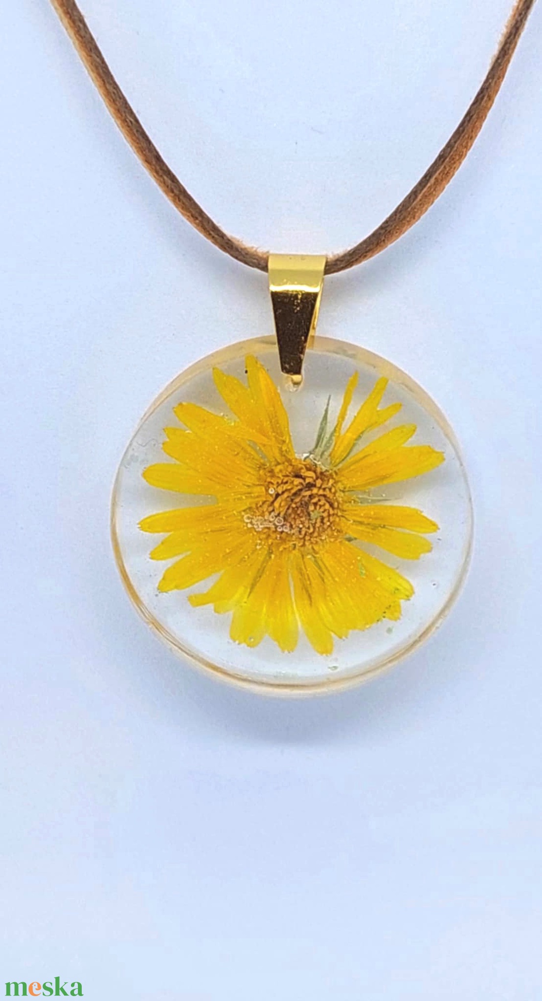 Körömvirág gyantába zárva - ékszer - nyaklánc - medál - Meska.hu