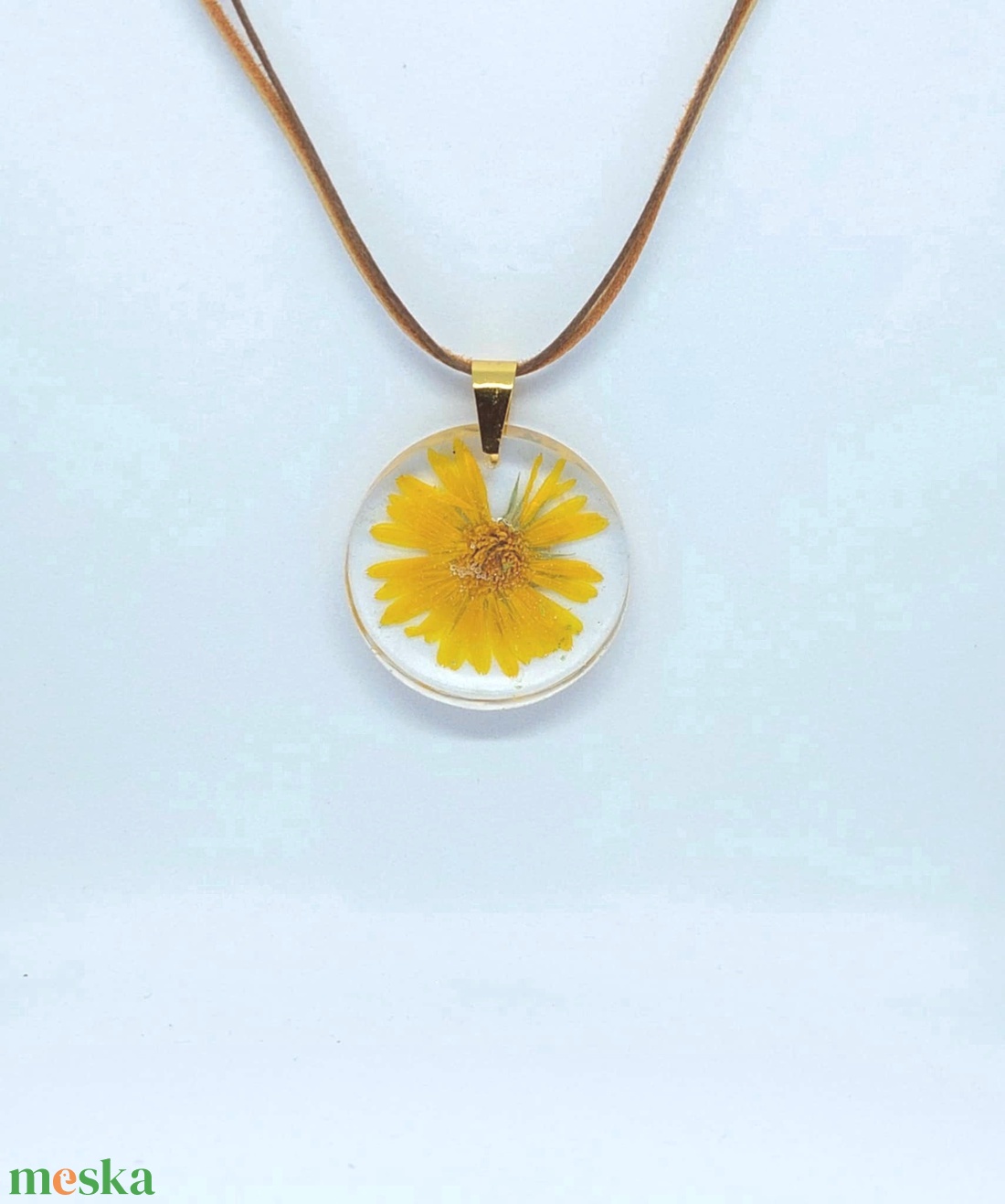 Körömvirág gyantába zárva - ékszer - nyaklánc - medál - Meska.hu