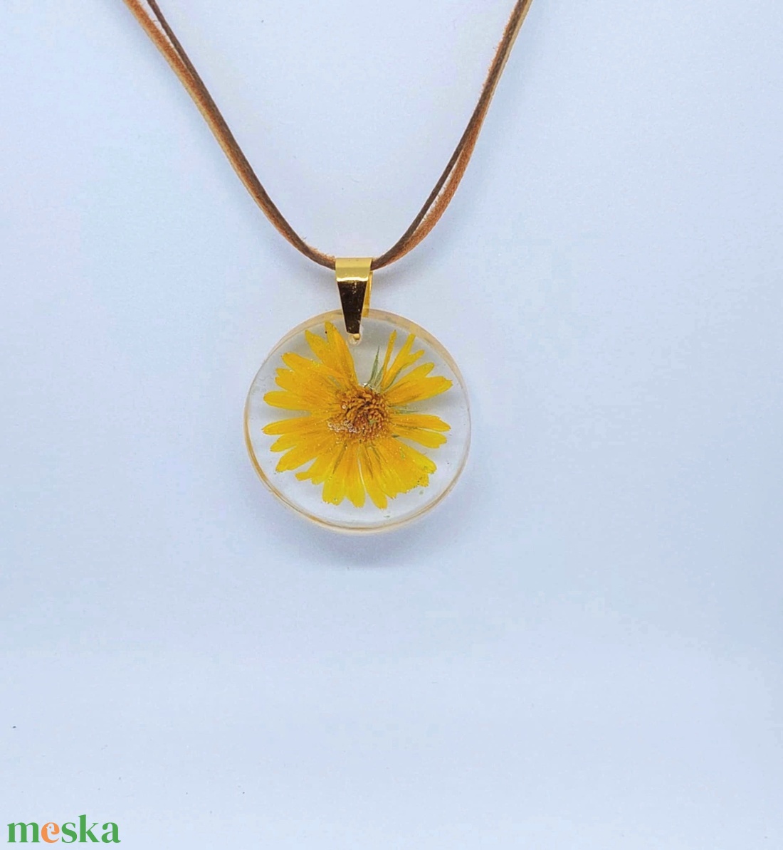 Körömvirág gyantába zárva - ékszer - nyaklánc - medál - Meska.hu