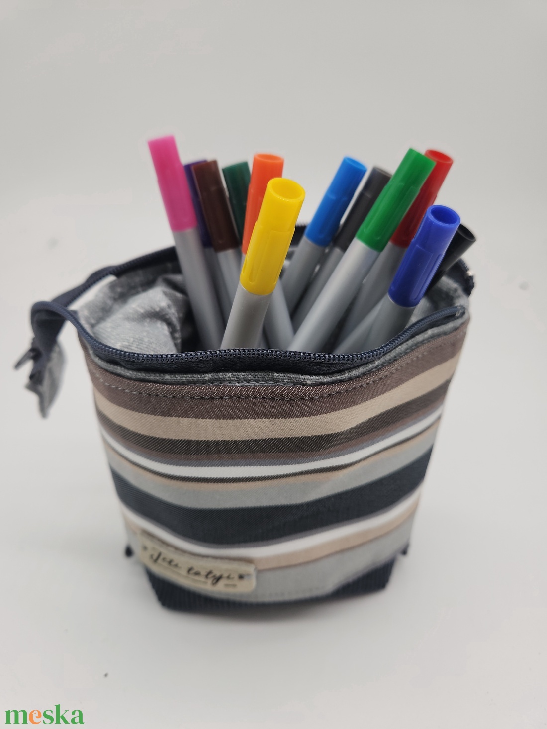 Tolltartó - otthon & életmód - papír, írószer - tolltartó & ceruzatekercs - Meska.hu
