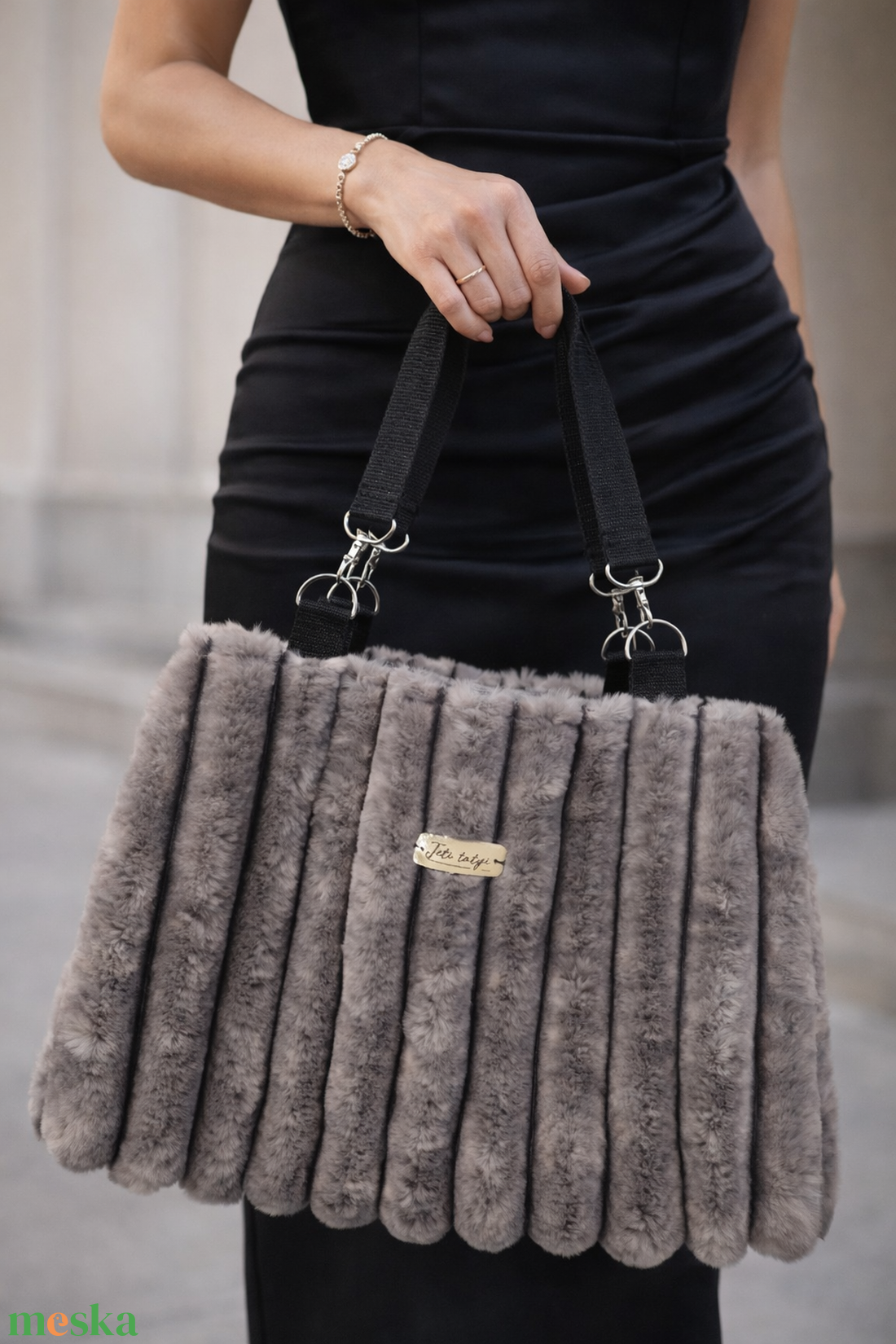 Műszőrme női táska zsebekkel - táska & tok - kézitáska & válltáska - nagy pakolós táska - Meska.hu